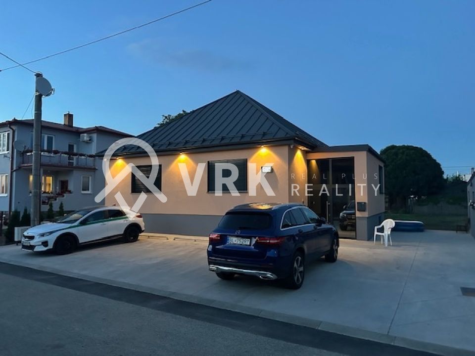 RODINNÝ DOM, KOŠICE-BARCA, VHODNÝ PRE 8 OSÔB