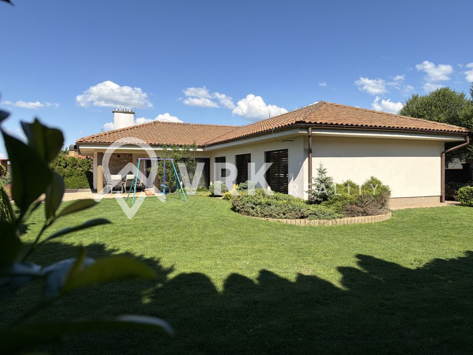 RODINNÝ DOM TYPU BUNGALOV, VALALIKY 